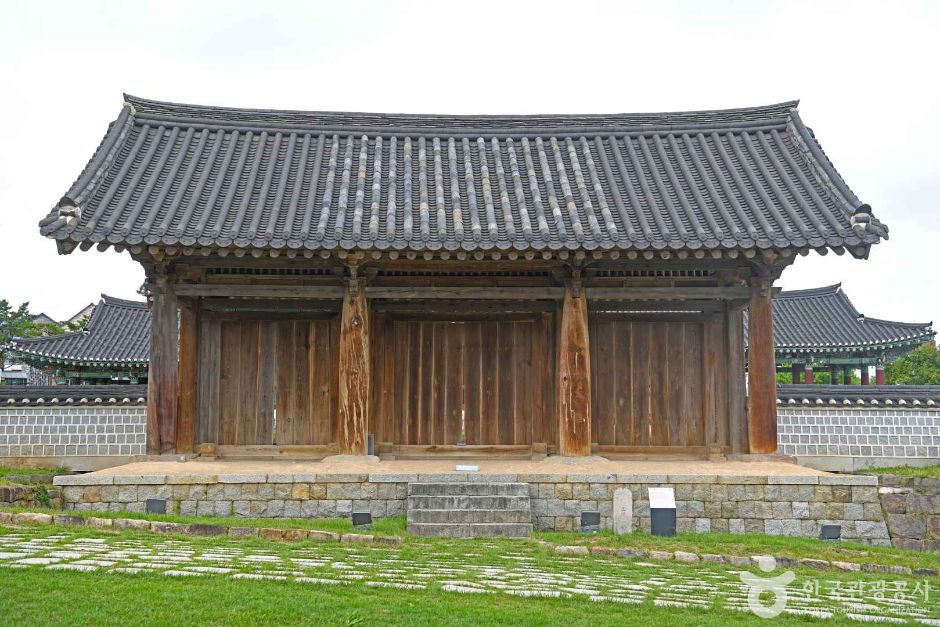 강릉 임영관 삼문 여행 추천 - 메고지고 강릉 임영관 삼문 여행 추천 - 메고지고