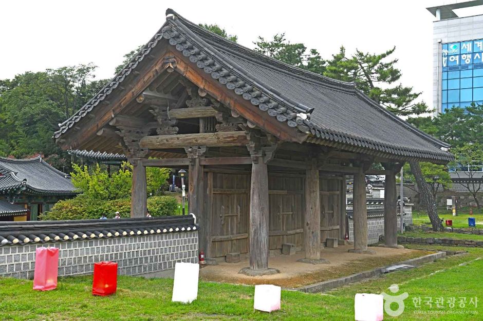 강릉 임영관 삼문 여행 추천 - 메고지고 강릉 임영관 삼문 여행 추천 - 메고지고