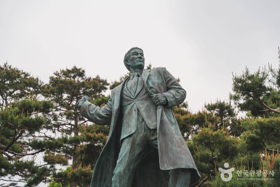 이봉창 의사 동상 여행 추천 - 메고지고 이봉창 의사 동상 여행 추천 - 메고지고