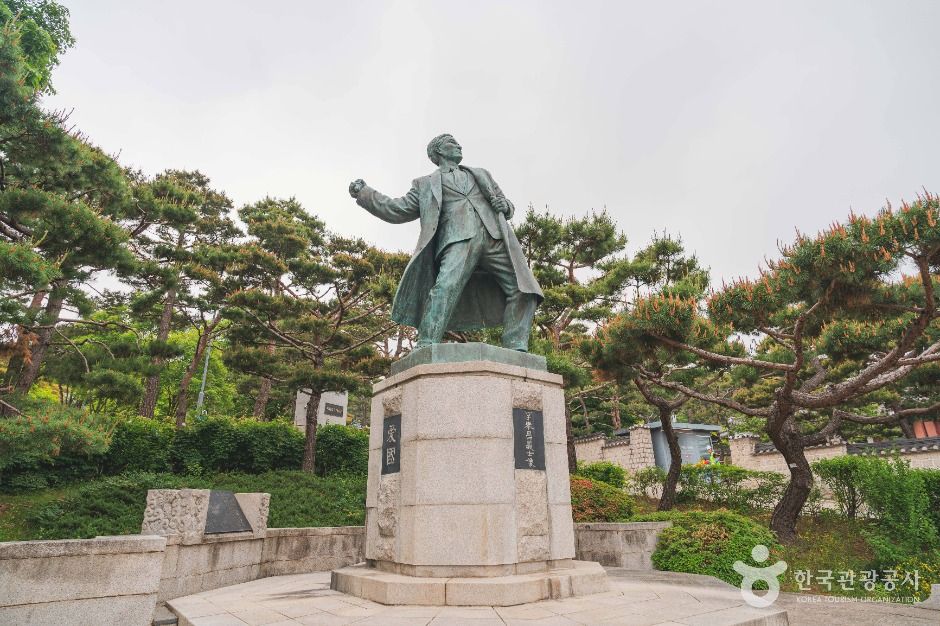 이봉창 의사 동상 여행 추천 - 메고지고 이봉창 의사 동상 여행 추천 - 메고지고