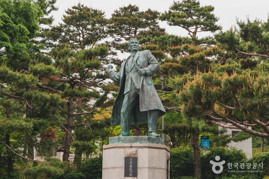 이봉창 의사 동상 여행 추천 - 메고지고 이봉창 의사 동상 여행 추천 - 메고지고