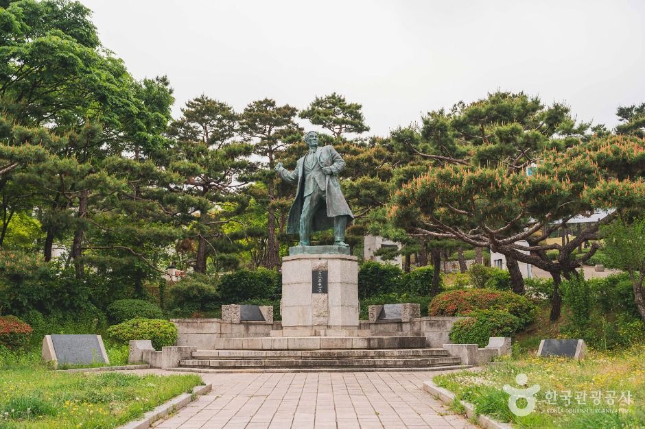 이봉창 의사 동상 여행 추천 - 메고지고 이봉창 의사 동상 여행 추천 - 메고지고