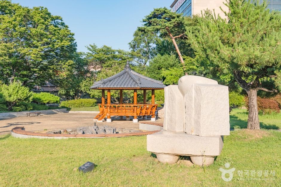 강변조각공원 여행 추천 - 메고지고