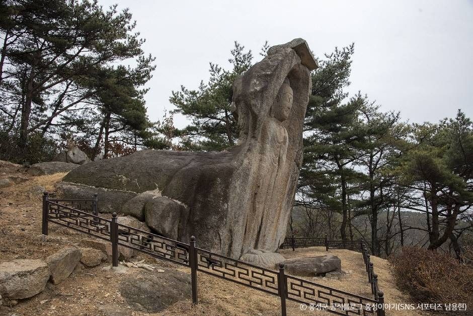 홍성 신경리 마애여래입상 여행 추천 - 메고지고 홍성 신경리 마애여래입상 여행 추천 - 메고지고