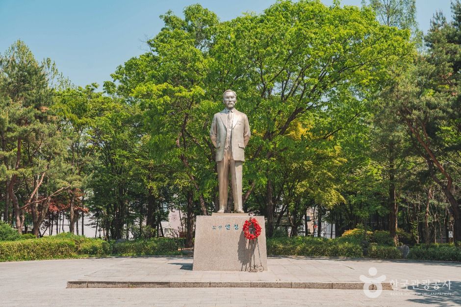 도산공원 여행 추천 - 메고지고 도산공원 여행 추천 - 메고지고