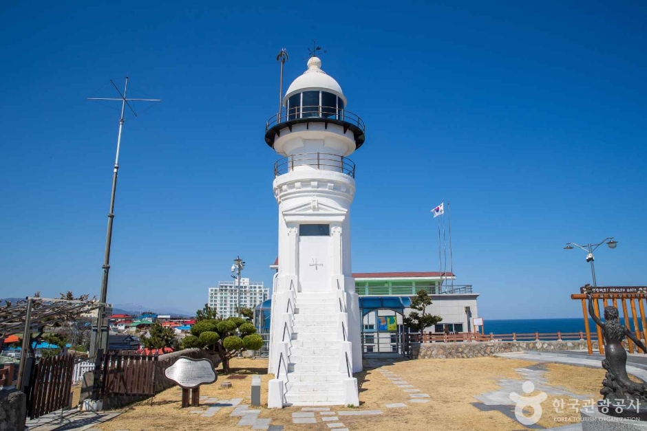 주문진 등대 여행 추천 - 메고지고