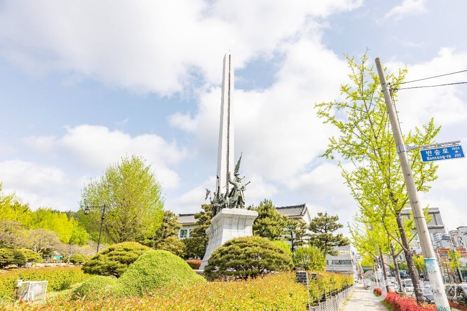 충렬탑(부산) 여행 추천 - 메고지고 충렬탑(부산) 여행 추천 - 메고지고