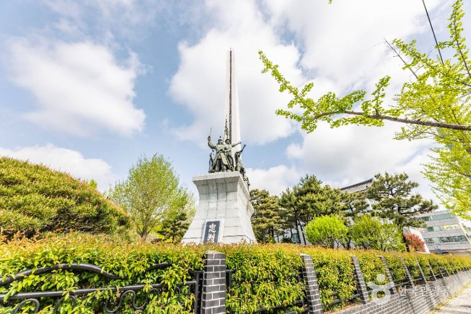 충렬탑(부산) 여행 추천 - 메고지고 충렬탑(부산) 여행 추천 - 메고지고