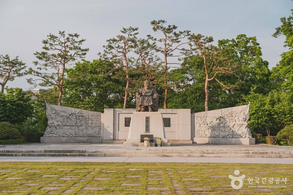 성재 이시영선생 동상 여행 추천 - 메고지고