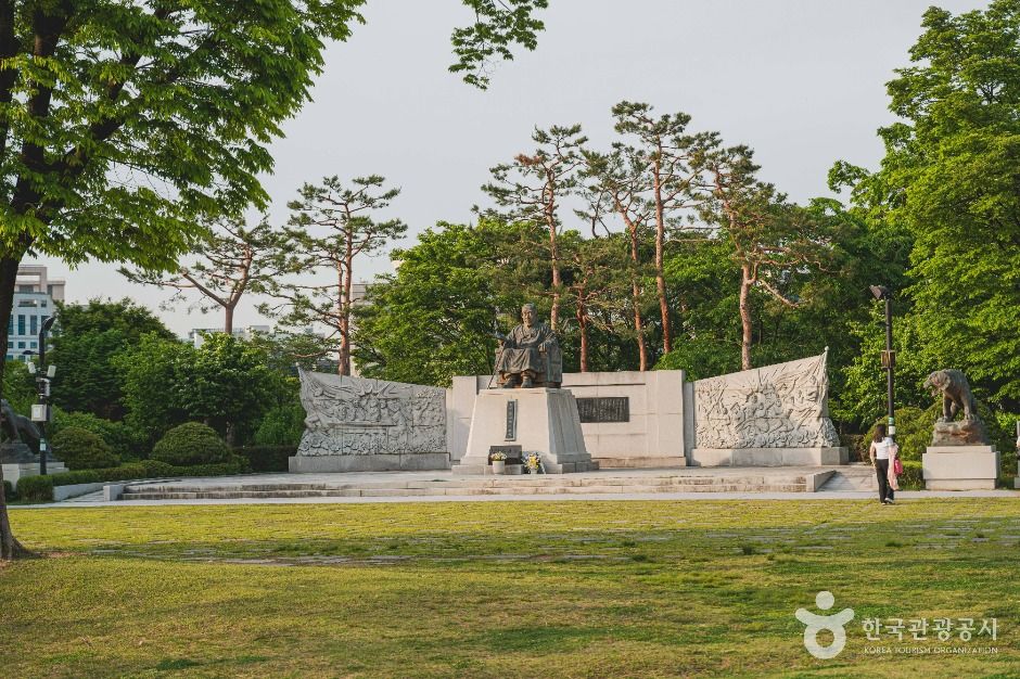 성재 이시영선생 동상 여행 추천 - 메고지고