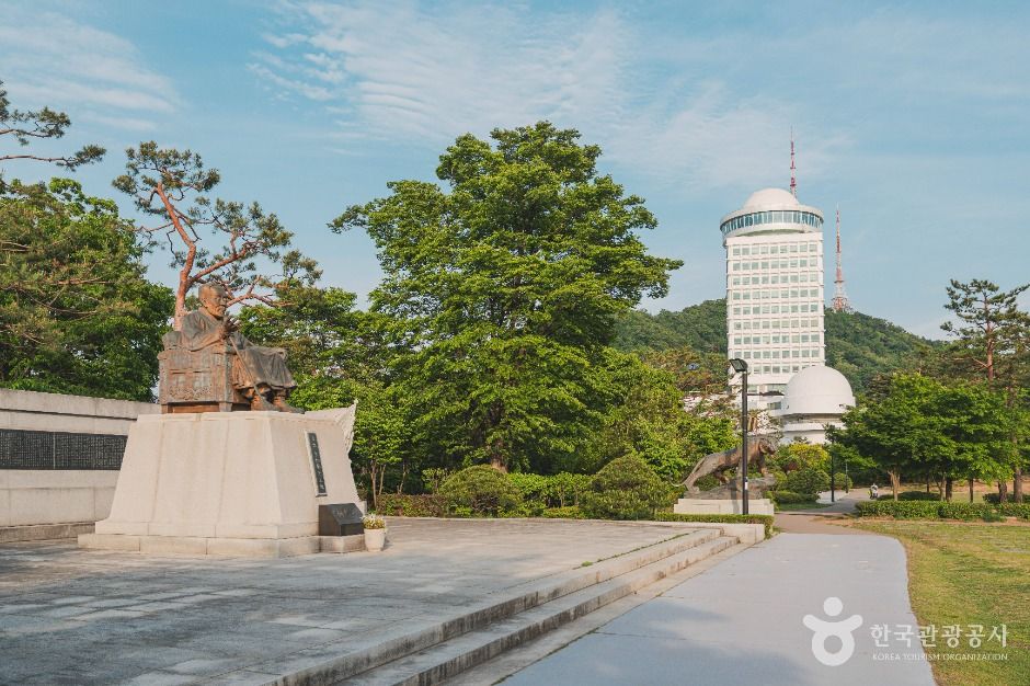 성재 이시영선생 동상 여행 추천 - 메고지고