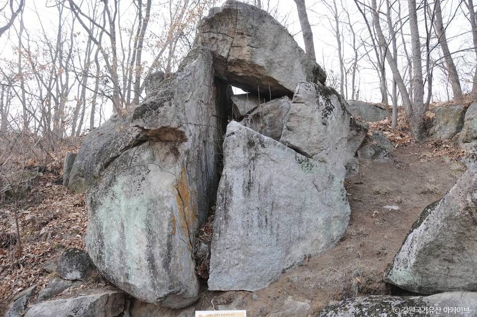 수암리 마애삼존불상 여행 추천 - 메고지고 수암리 마애삼존불상 여행 추천 - 메고지고