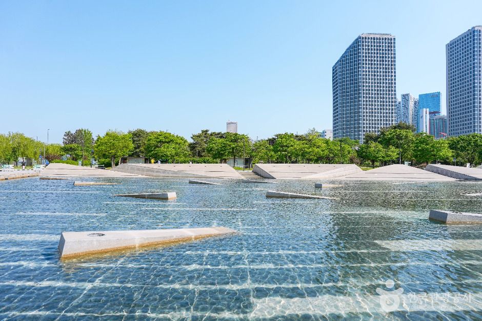 여의도 물빛광장 여행 추천 - 메고지고 여의도 물빛광장 여행 추천 - 메고지고