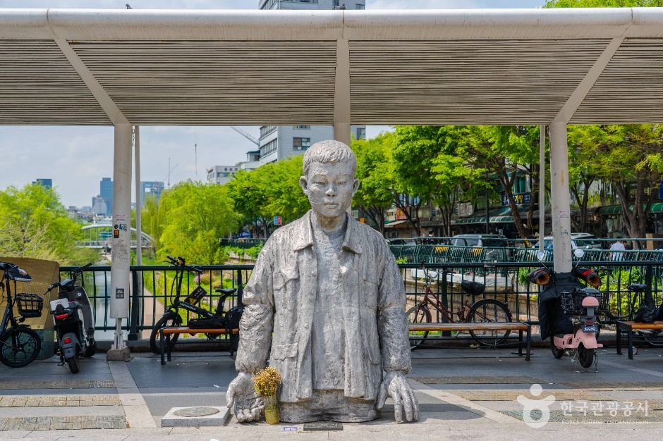 전태일동상 여행 추천 - 메고지고 전태일동상 여행 추천 - 메고지고