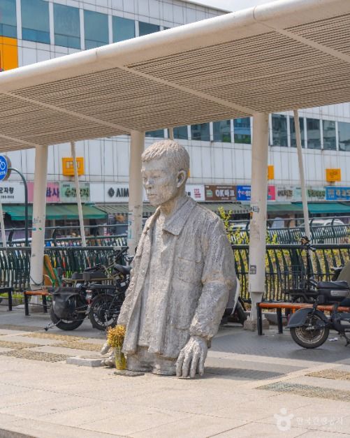 전태일동상 여행 추천 - 메고지고 전태일동상 여행 추천 - 메고지고