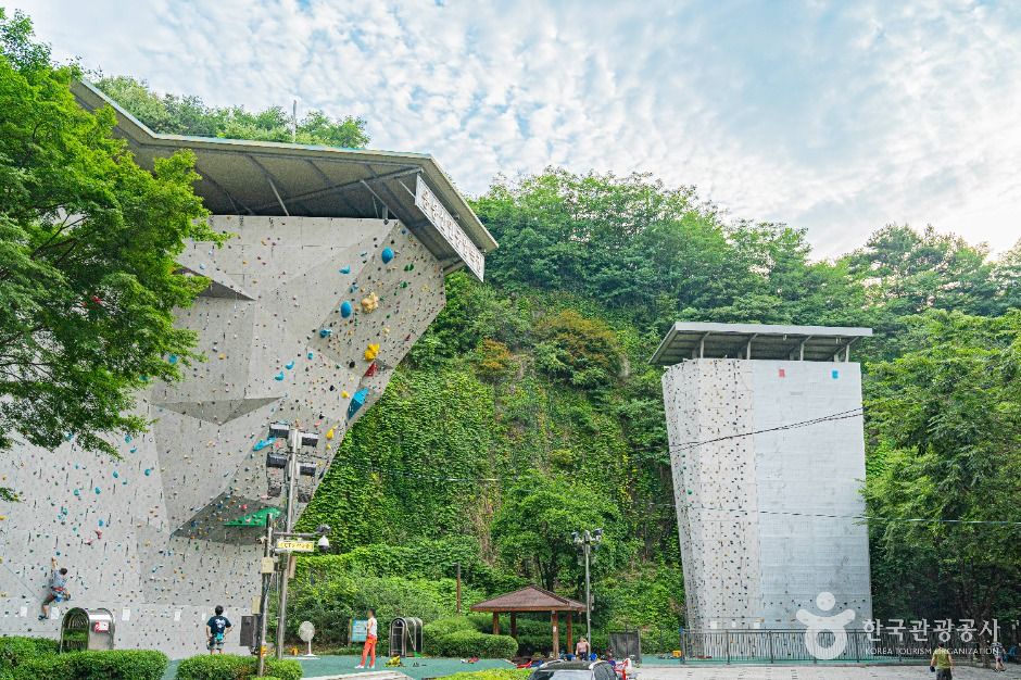 응봉산 암벽등반공원 여행 추천 - 메고지고 응봉산 암벽등반공원 여행 추천 - 메고지고