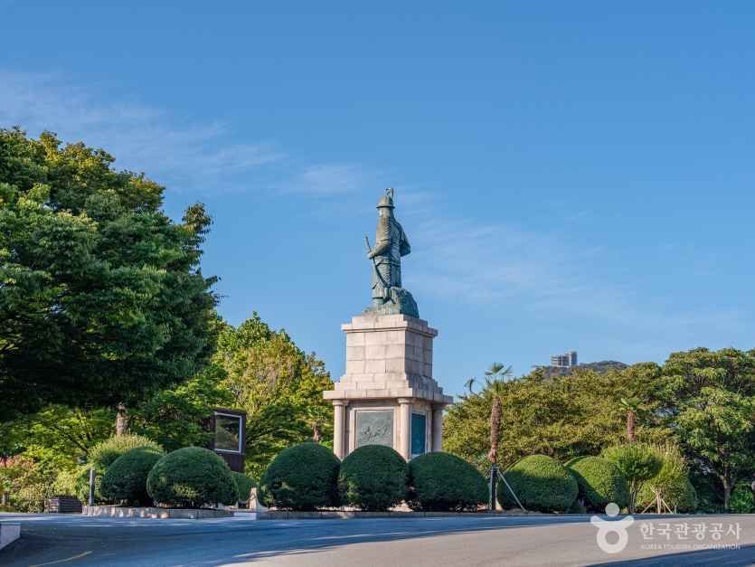 용두산공원 여행 추천 - 메고지고