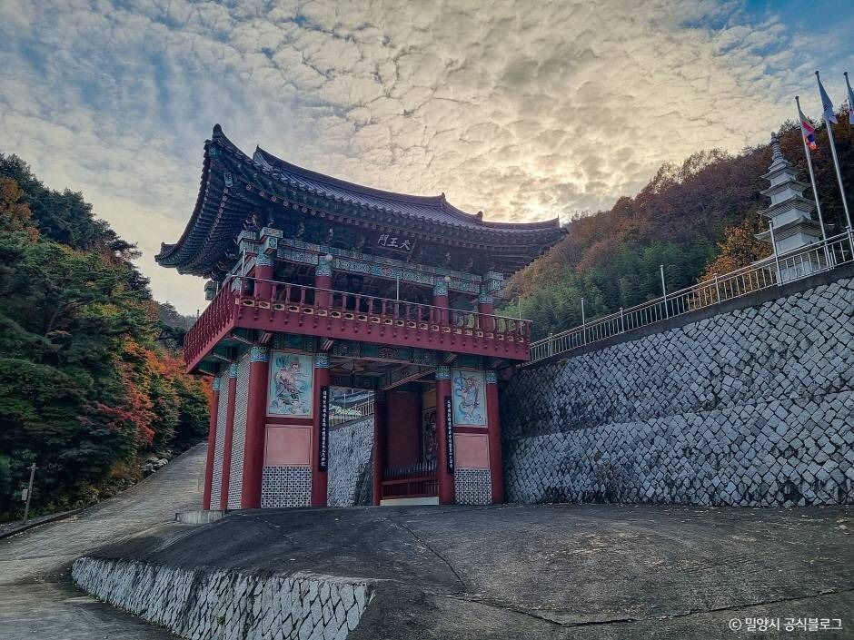 대법사(밀양) 여행 추천 - 메고지고 대법사(밀양) 여행 추천 - 메고지고
