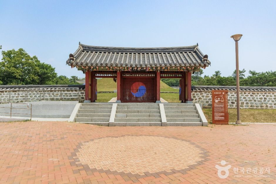 사천 조명군총 여행 추천 - 메고지고 사천 조명군총 여행 추천 - 메고지고