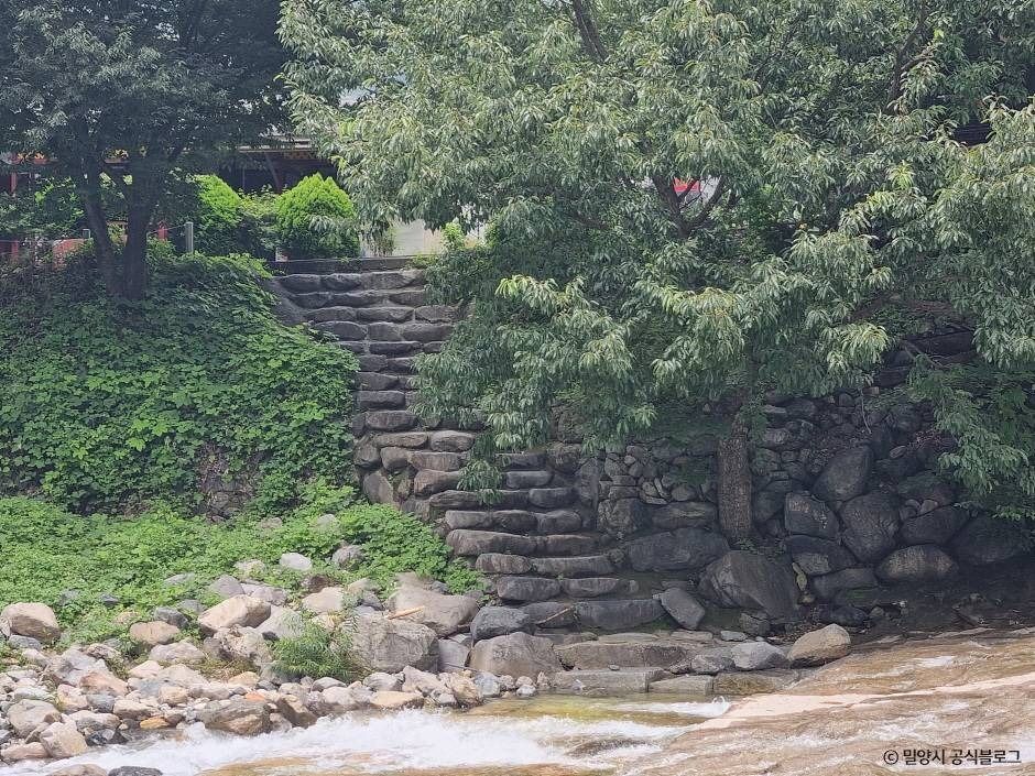 표충사 계곡 여행 추천 - 메고지고 표충사 계곡 여행 추천 - 메고지고