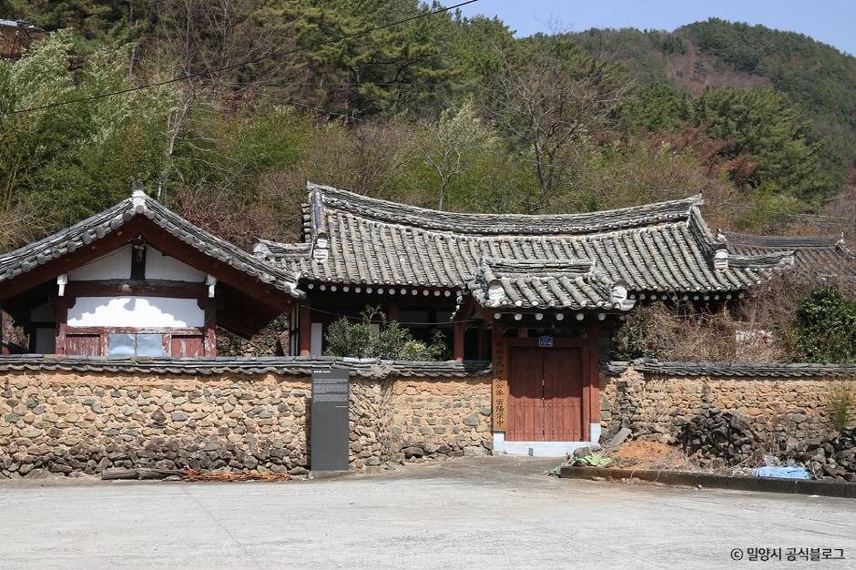 용산서원(밀양) 여행 추천 - 메고지고