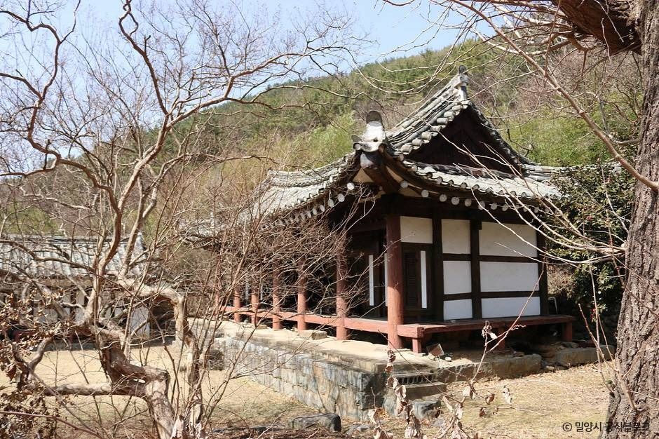 용산서원(밀양) 여행 추천 - 메고지고