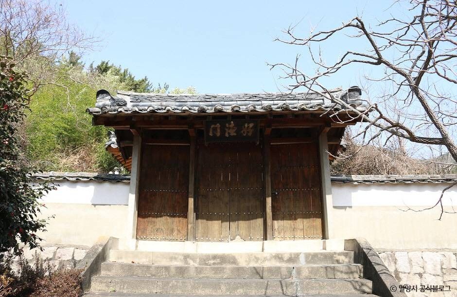 용산서원(밀양) 여행 추천 - 메고지고