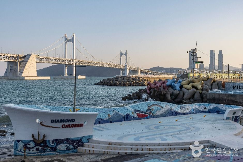 민락수변공원 여행 추천 - 메고지고