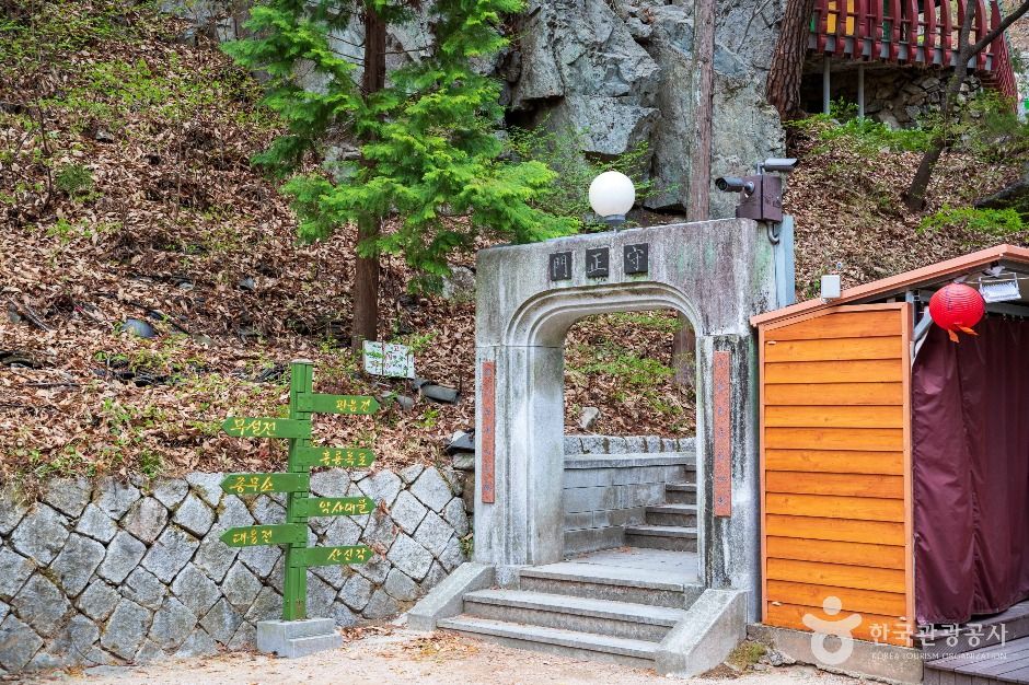 홍룡사(양산) 여행 추천 - 메고지고 홍룡사(양산) 여행 추천 - 메고지고