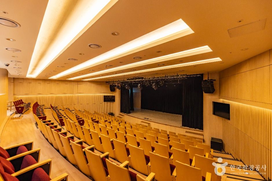 동래문화회관 여행 추천 - 메고지고 동래문화회관 여행 추천 - 메고지고