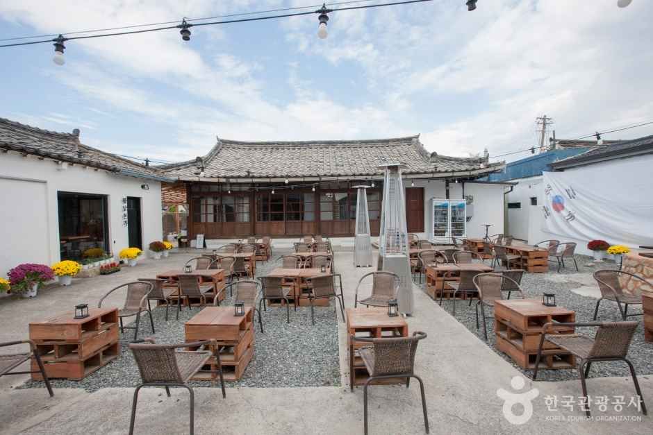 경주 황리단길 여행 추천 - 메고지고 경주 황리단길 여행 추천 - 메고지고