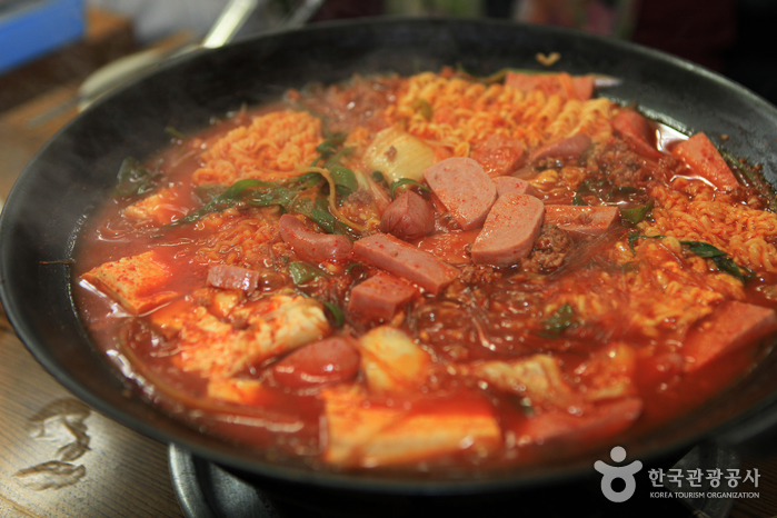 의정부 부대찌개거리 여행 추천 - 메고지고
