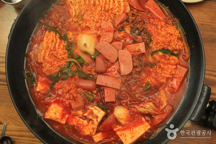 의정부 부대찌개거리 여행 추천 - 메고지고