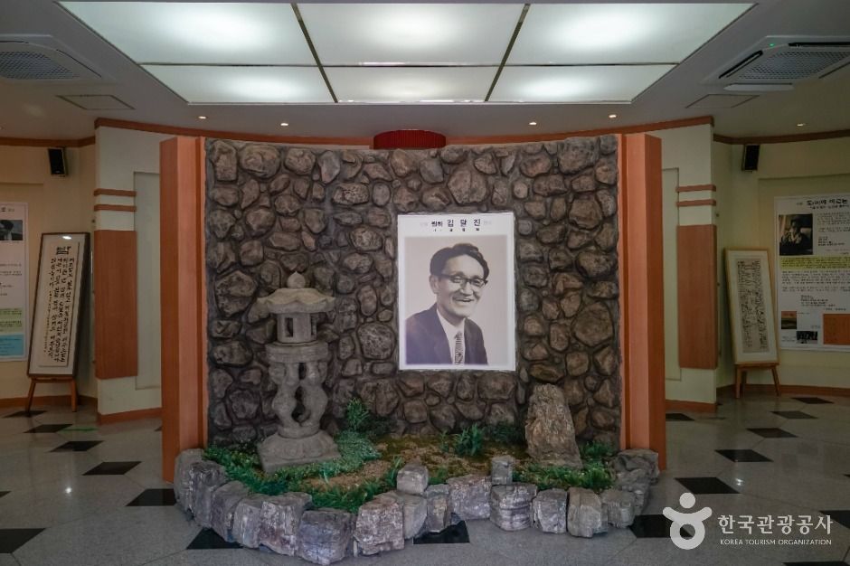 김달진문학관 여행 추천 - 메고지고 김달진문학관 여행 추천 - 메고지고