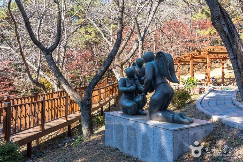 장복산조각공원 여행 추천 - 메고지고