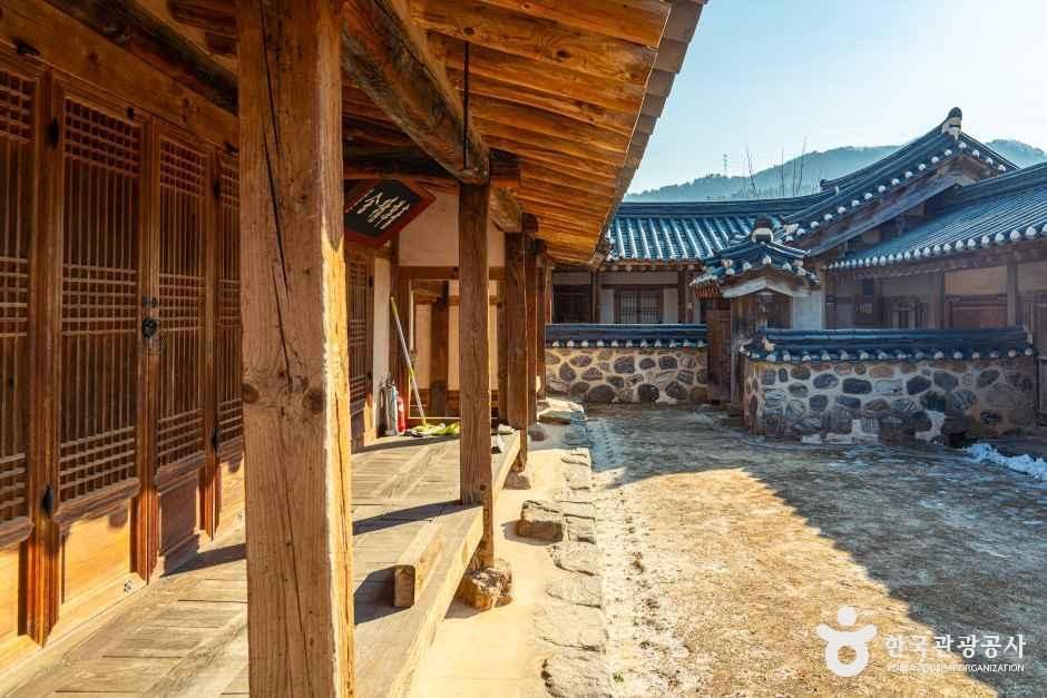 이항로선생 생가 여행 추천 - 메고지고 이항로선생 생가 여행 추천 - 메고지고
