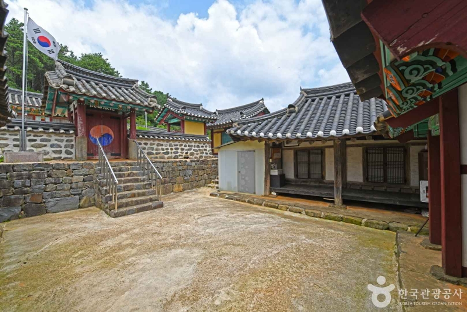 화암서원(보령) 여행 추천 - 메고지고 화암서원(보령) 여행 추천 - 메고지고