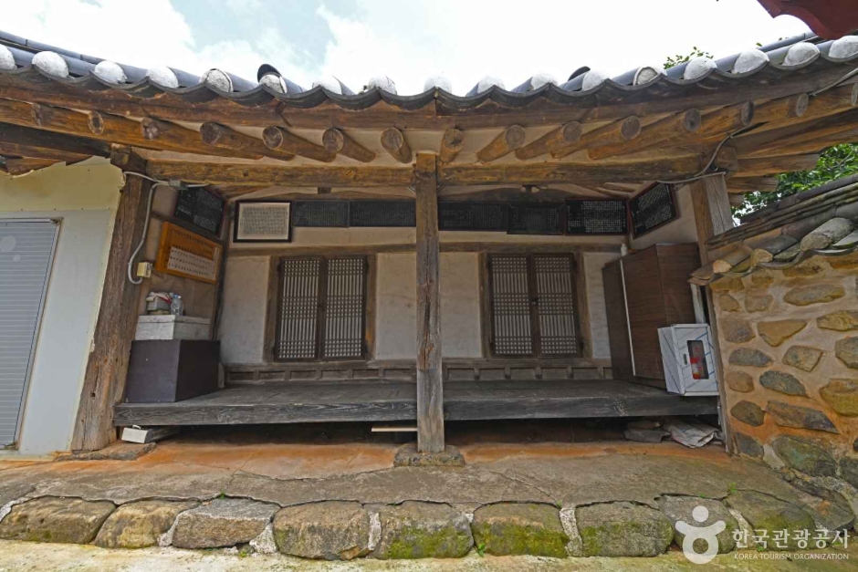 화암서원(보령) 여행 추천 - 메고지고 화암서원(보령) 여행 추천 - 메고지고