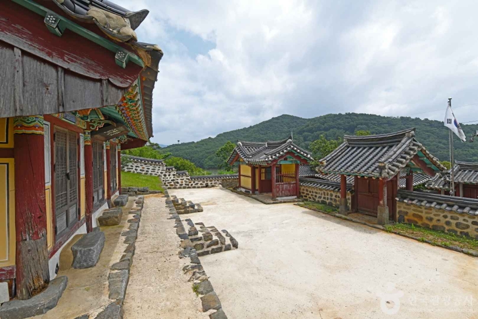 화암서원(보령) 여행 추천 - 메고지고 화암서원(보령) 여행 추천 - 메고지고