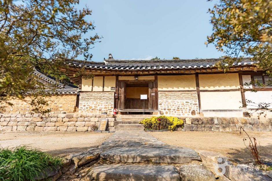 논산명재고택 여행 추천 - 메고지고 논산명재고택 여행 추천 - 메고지고