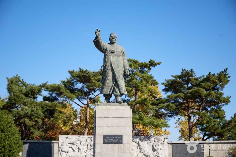 백범광장(백범 김구선생 동상) 여행 추천 - 메고지고 백범광장(백범 김구선생 동상) 여행 추천 - 메고지고