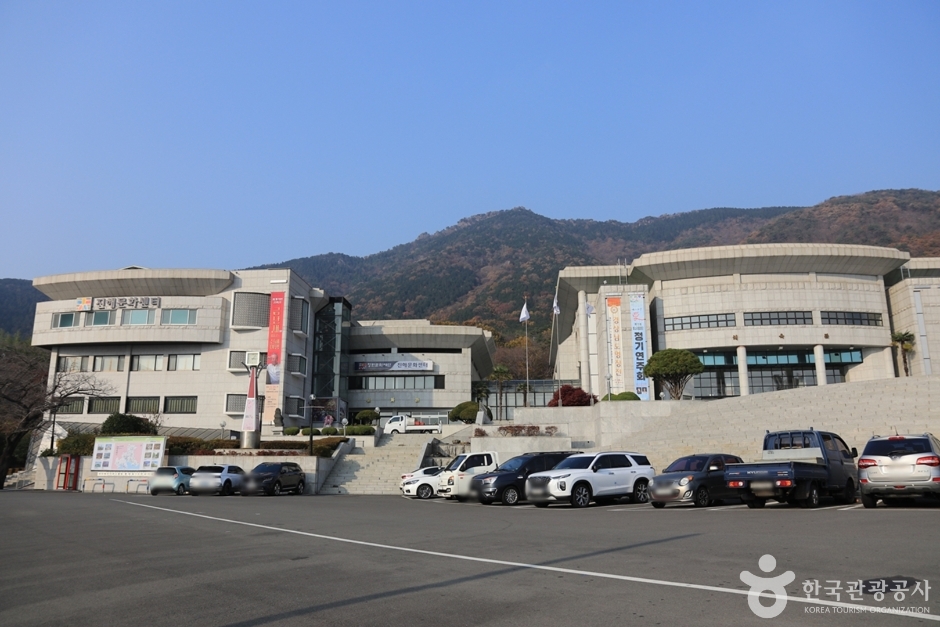 진해문화센터 여행 추천 - 메고지고 진해문화센터 여행 추천 - 메고지고