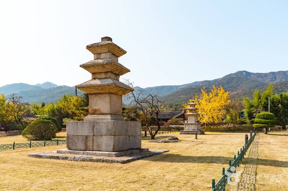 경주 남산동 동·서 삼층석탑 여행 추천 - 메고지고 경주 남산동 동·서 삼층석탑 여행 추천 - 메고지고