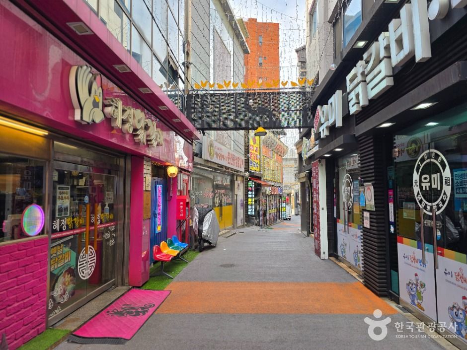 춘천 명동 닭갈비 골목 여행 추천 - 메고지고