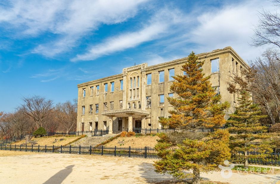 철원 노동당사 여행 추천 - 메고지고 철원 노동당사 여행 추천 - 메고지고