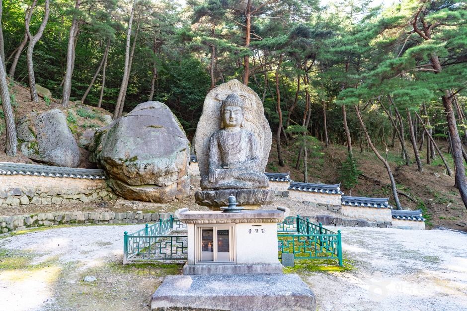 경주 남산 미륵곡 석조여래좌상 여행 추천 - 메고지고 경주 남산 미륵곡 석조여래좌상 여행 추천 - 메고지고