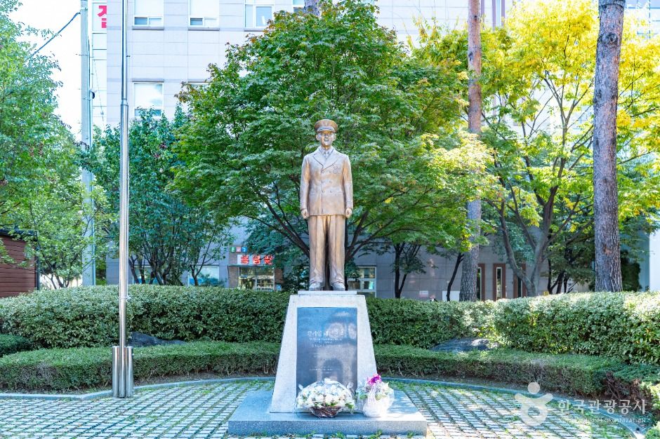 윌리엄해밀턴쇼 동상 여행 추천 - 메고지고 윌리엄해밀턴쇼 동상 여행 추천 - 메고지고