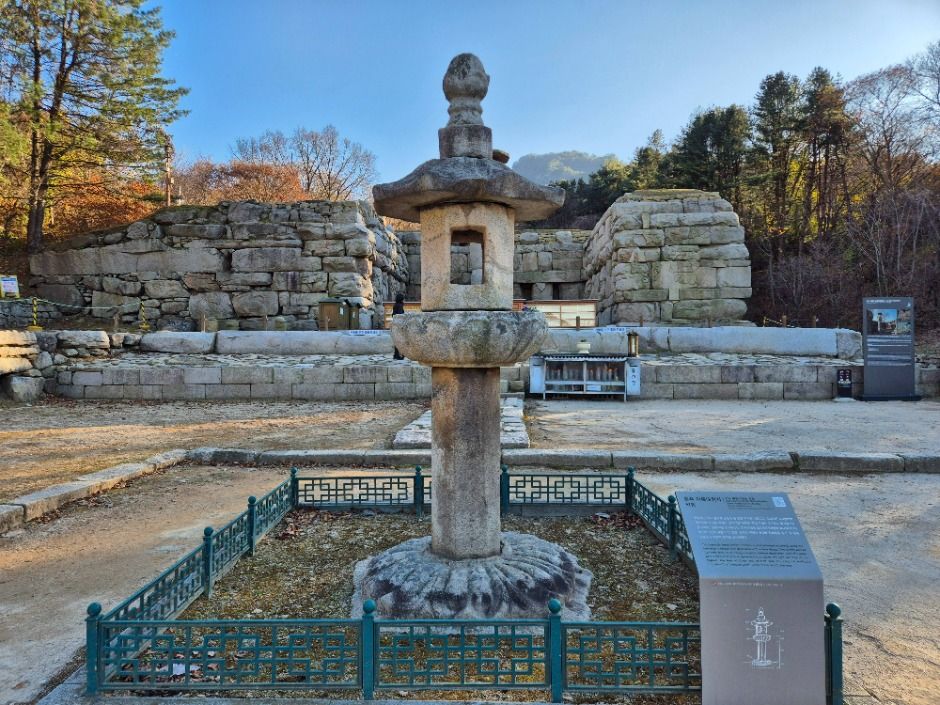 충주 미륵대원지 석등 여행 추천 - 메고지고 충주 미륵대원지 석등 여행 추천 - 메고지고