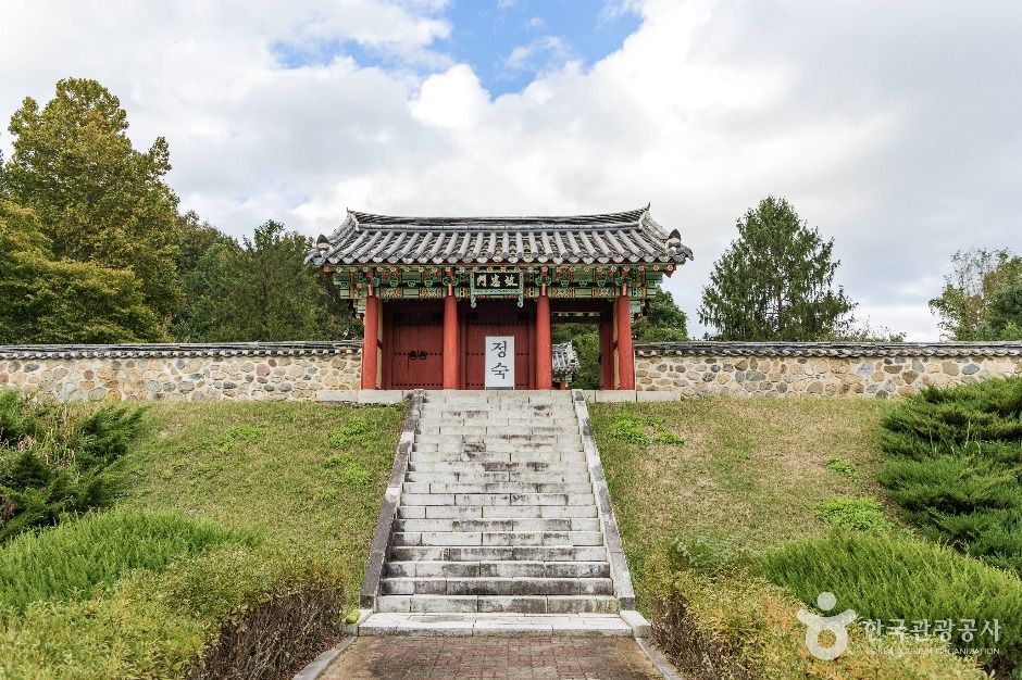 김시민장군 충민사 여행 추천 - 메고지고
