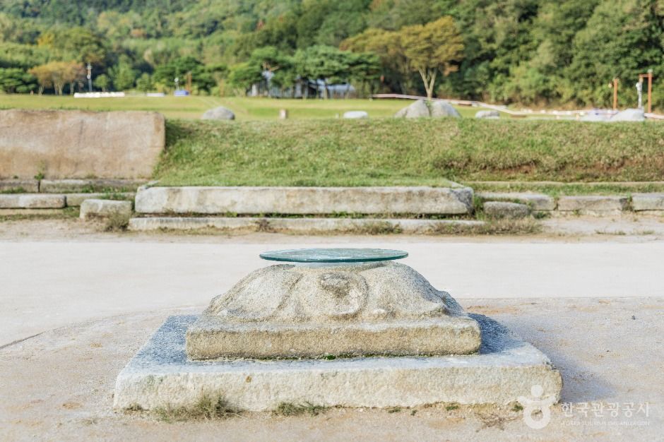 미륵사지 석등하대석 여행 추천 - 메고지고 미륵사지 석등하대석 여행 추천 - 메고지고